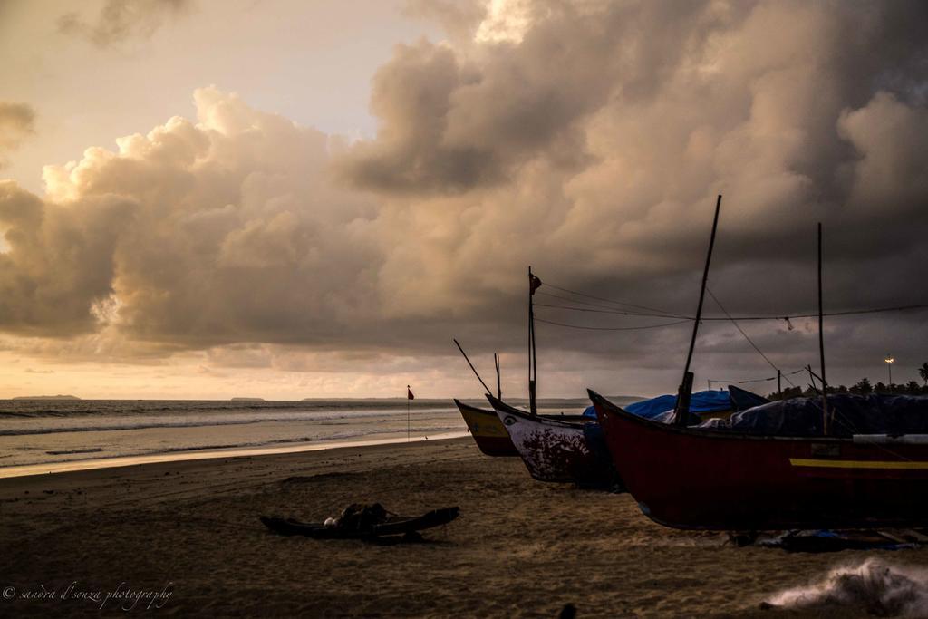 Pele'S Windsong Wood Cottage On The Beach Бенаулим Экстерьер фото