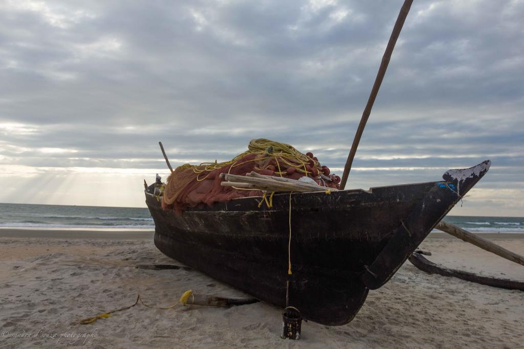 Pele'S Windsong Wood Cottage On The Beach Бенаулим Экстерьер фото